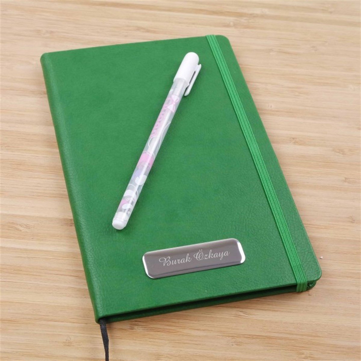 İsme Özel Lastikli Siyah Yapraklı Defter ve Kalem Seti