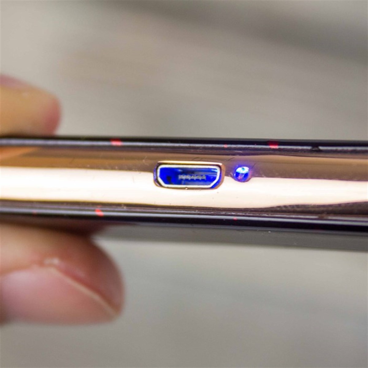 İsme Özel Lüx Usb Şarjlı Rezistanslı Metal Çakmak Siyah Üzeri Kırmızı Benekli (E-ZB-162)