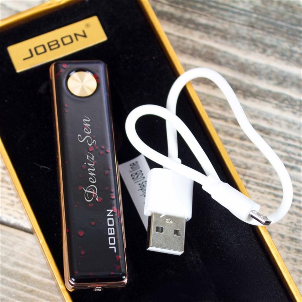 İsme Özel Lüx Usb Şarjlı Rezistanslı Metal Çakmak Siyah Üzeri Kırmızı Benekli (E-ZB-162)