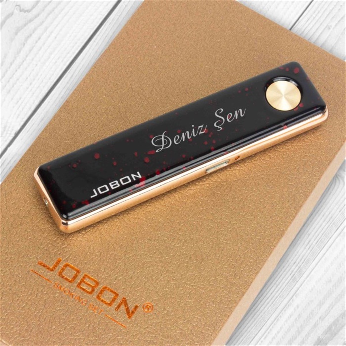 İsme Özel Lüx Usb Şarjlı Rezistanslı Metal Çakmak Siyah Üzeri Kırmızı Benekli (E-ZB-162)