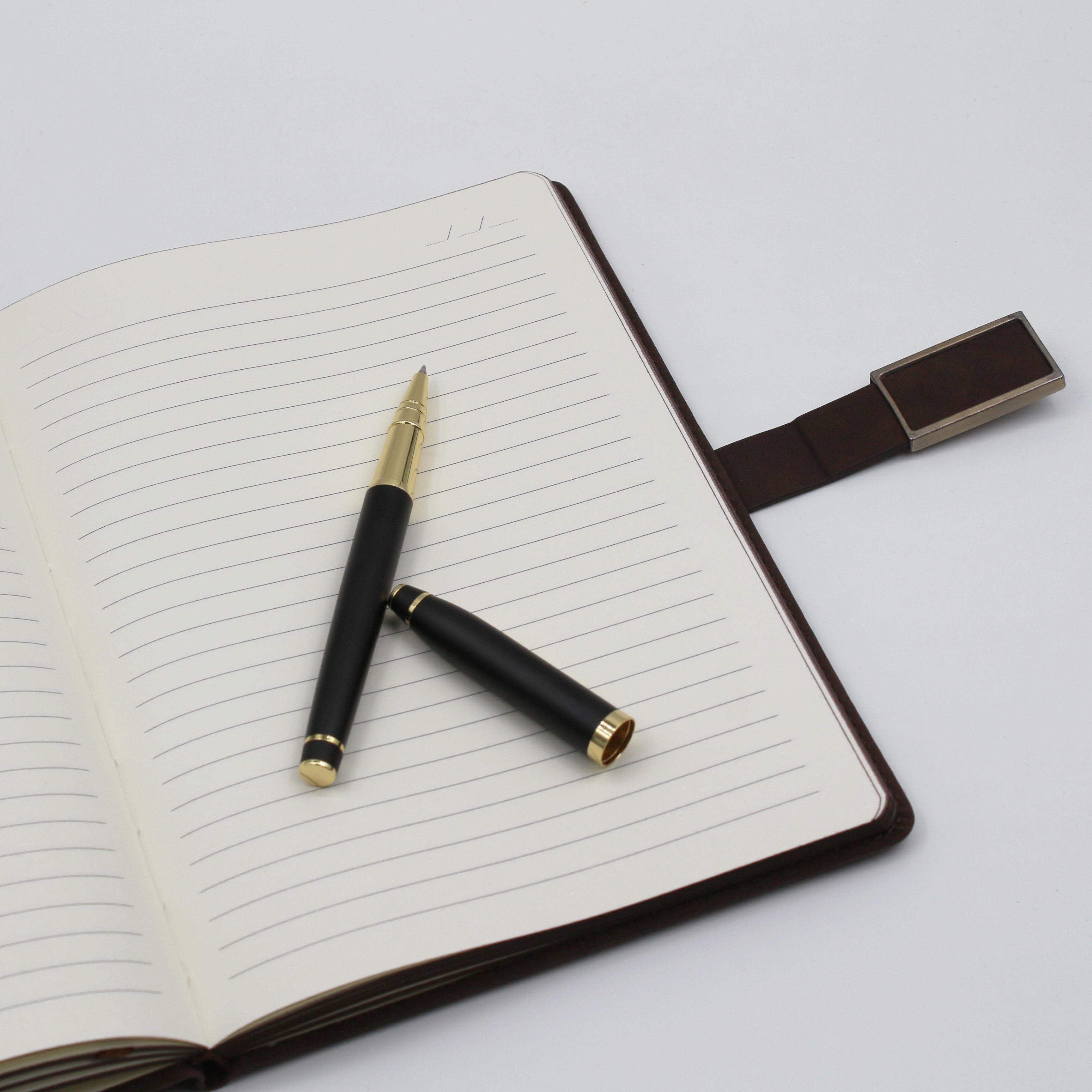 İsme Özel Metal Klipsli Premium Defter ve Roller Kalem Seti - Renk Seçenekli