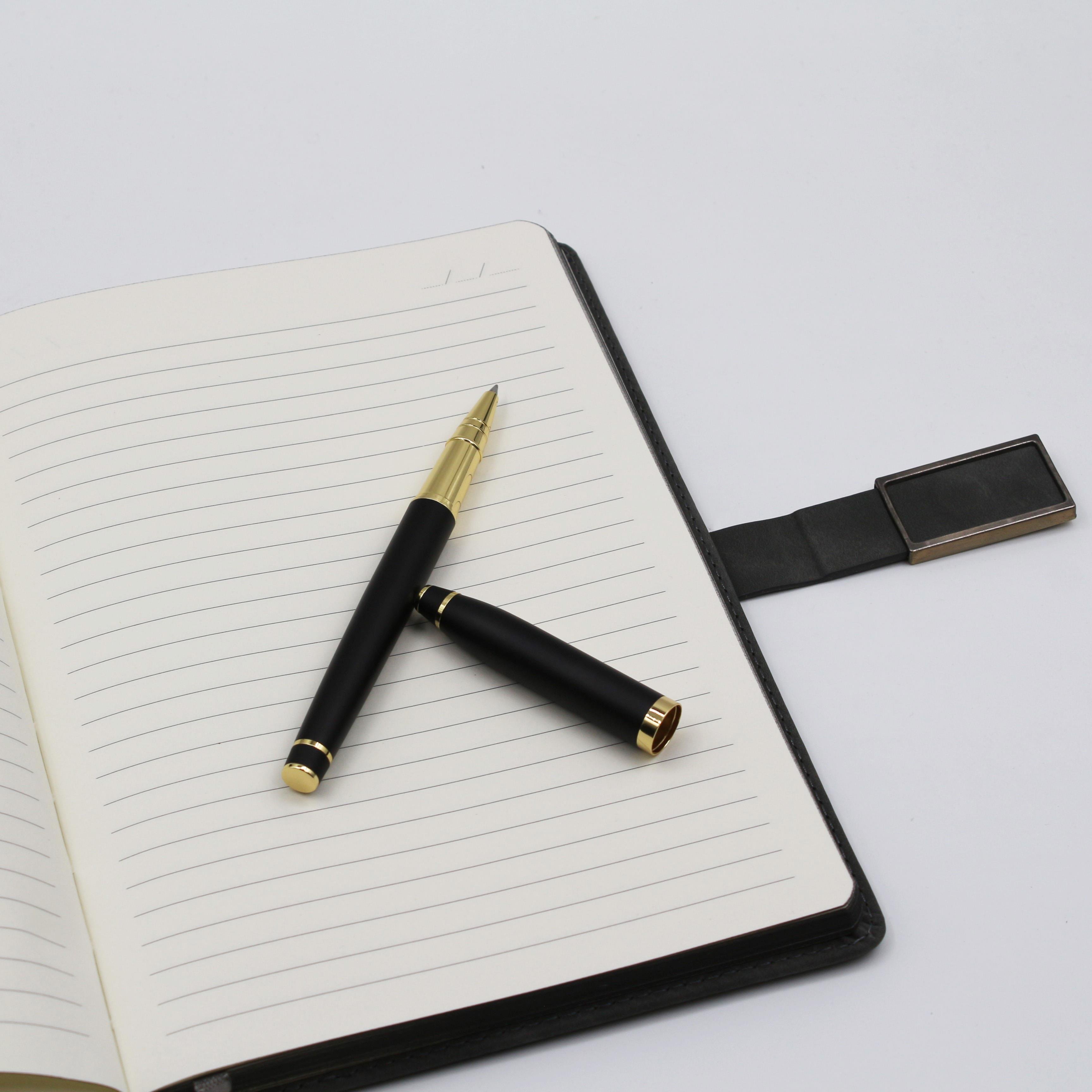 İsme Özel Metal Klipsli Premium Defter ve Roller Kalem Seti - Renk Seçenekli