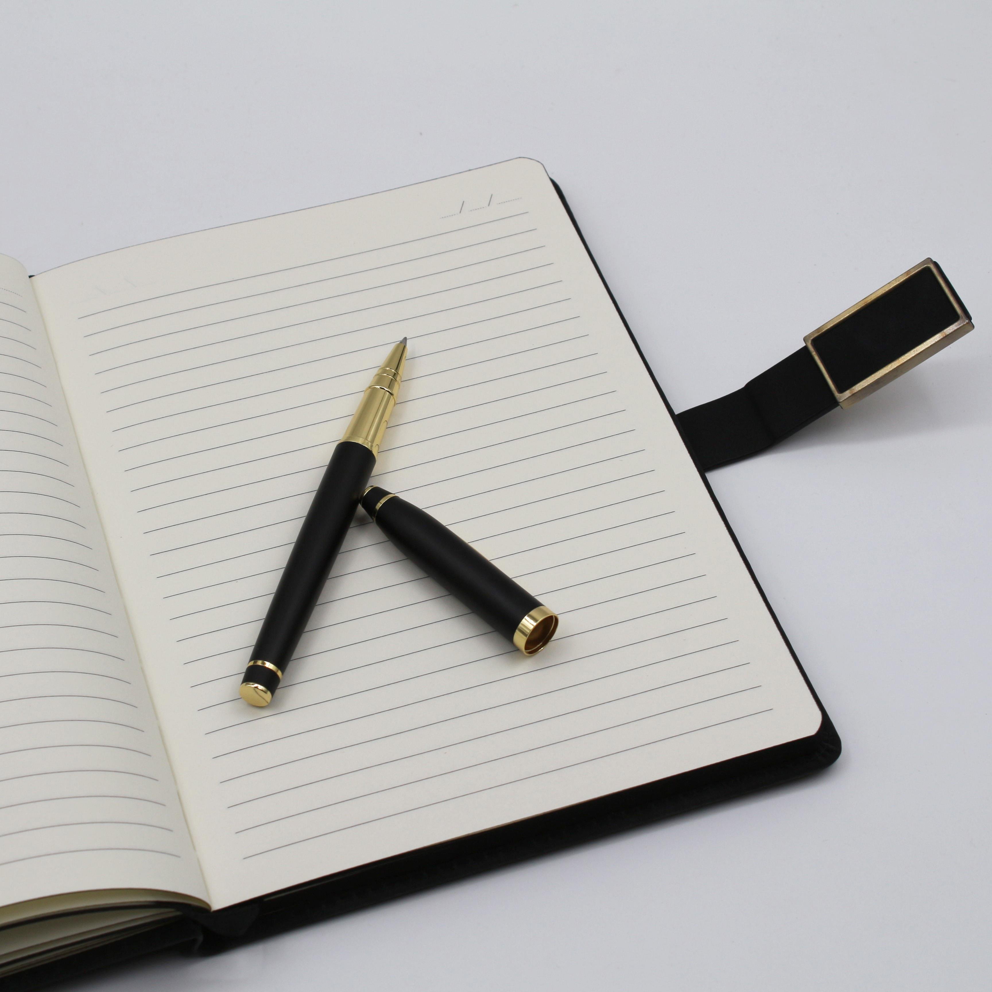 İsme Özel Metal Klipsli Premium Defter ve Roller Kalem Seti - Renk Seçenekli
