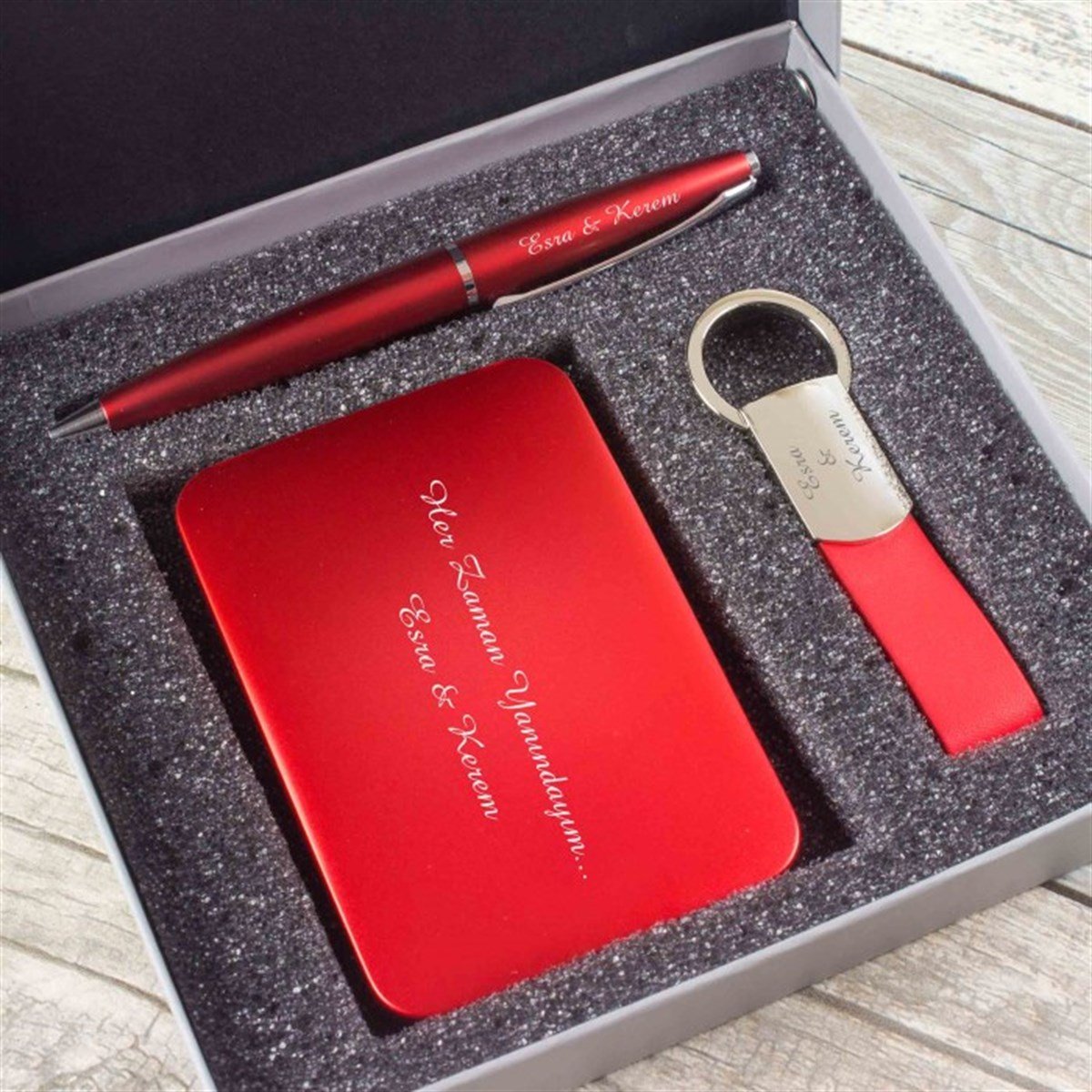 İsme Özel Powerbank Anahtarlık ve Kalem Seti Tasarım Kutulu