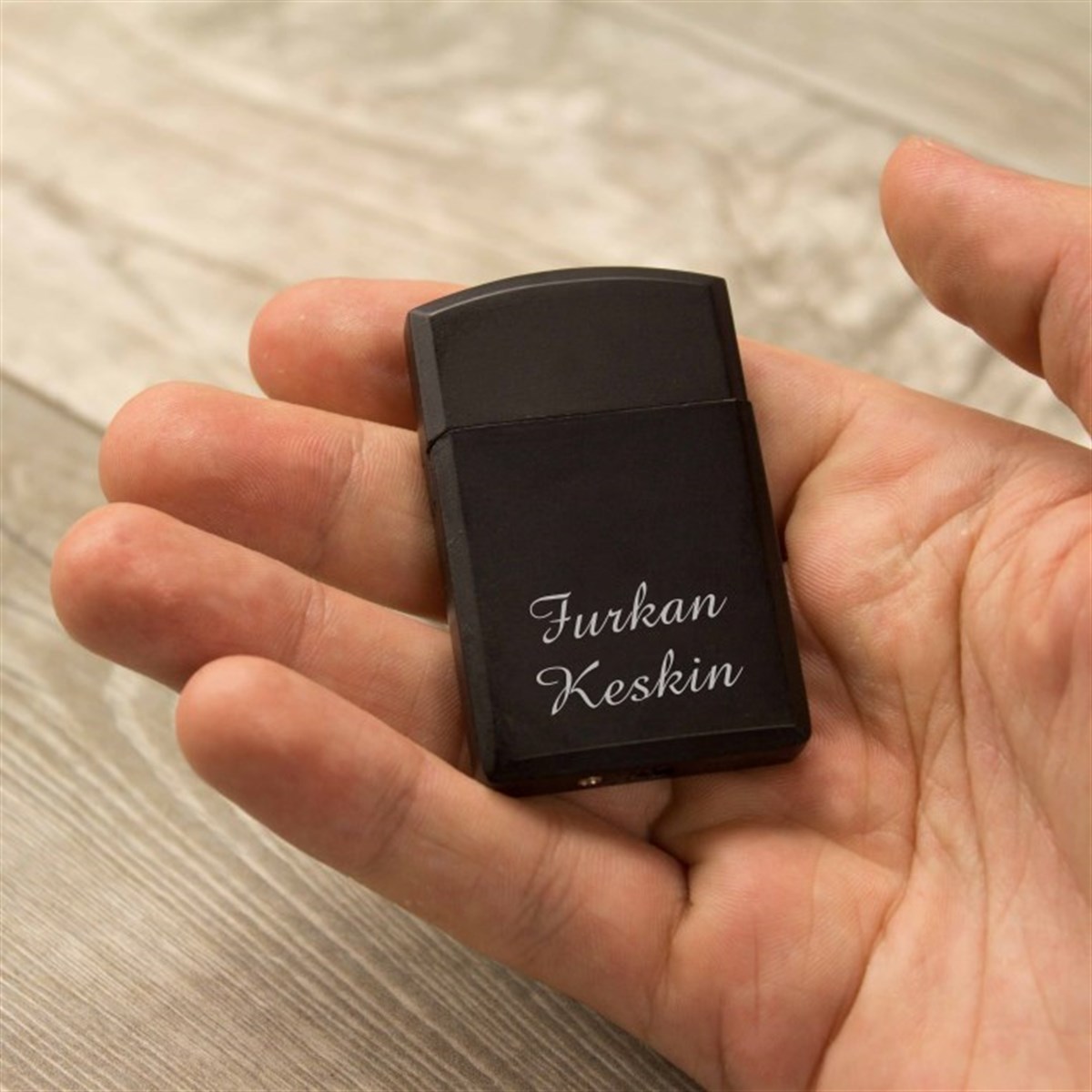 İsme Özel Premium Vekar Kartlık Çakmak Anahtarlık ve Tesbih Seti​ Siyah-Taba