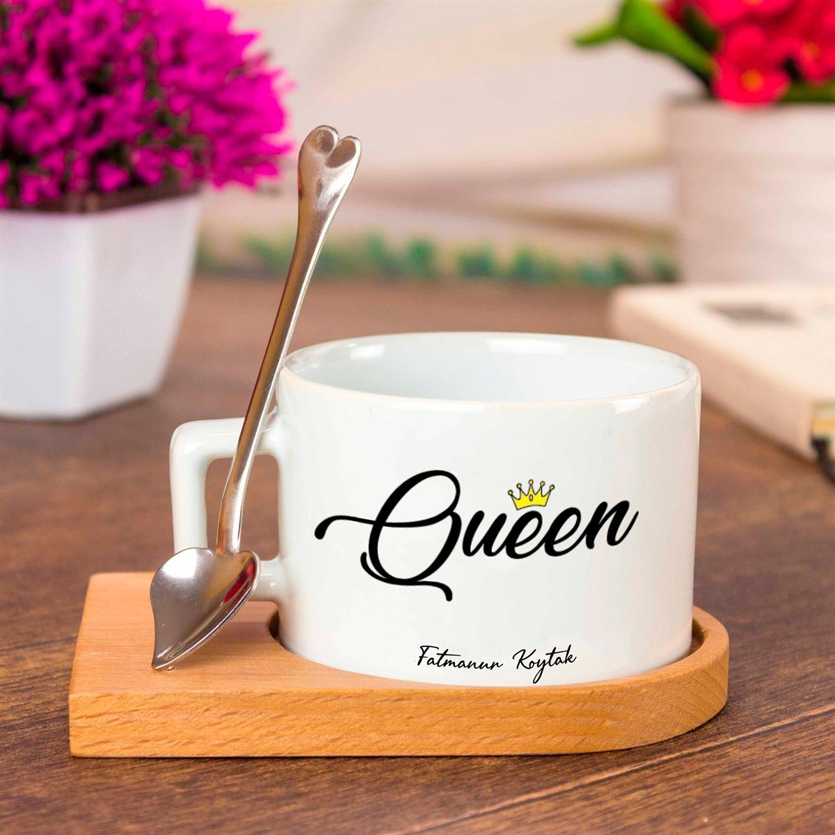 İsme Özel Queen Temalı Ahşap Tepsili Kahve Çay Fincanı Seti