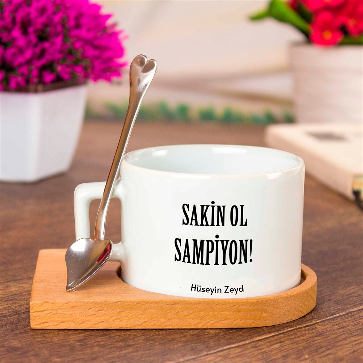 İsme Özel Sakin Ol Şampiyon Temalı Ahşap Tepsili Kahve Çay Fincanı Seti