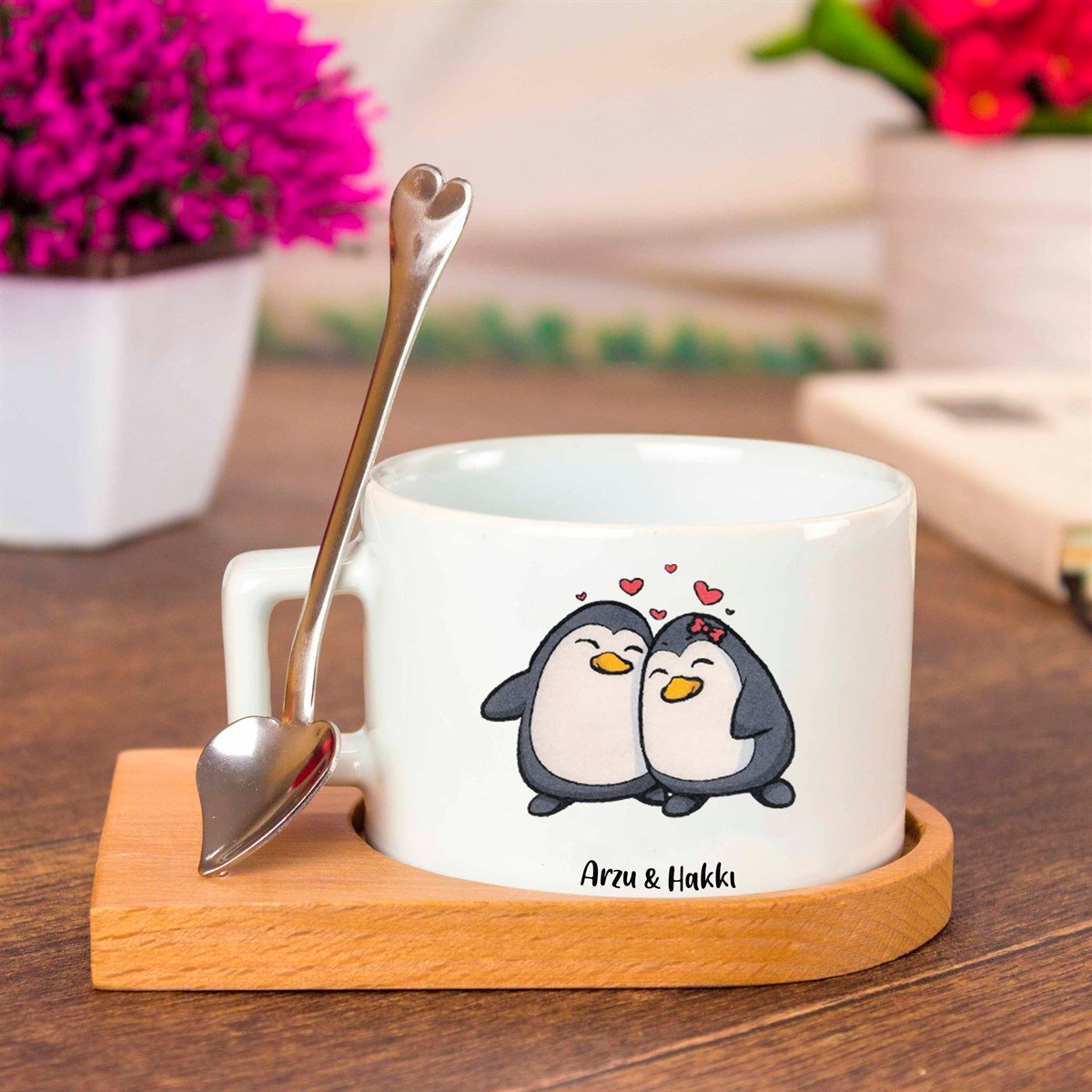 İsme Özel Sevimli Penguenler Temalı Ahşap Tepsili Kahve Çay Fincanı Seti