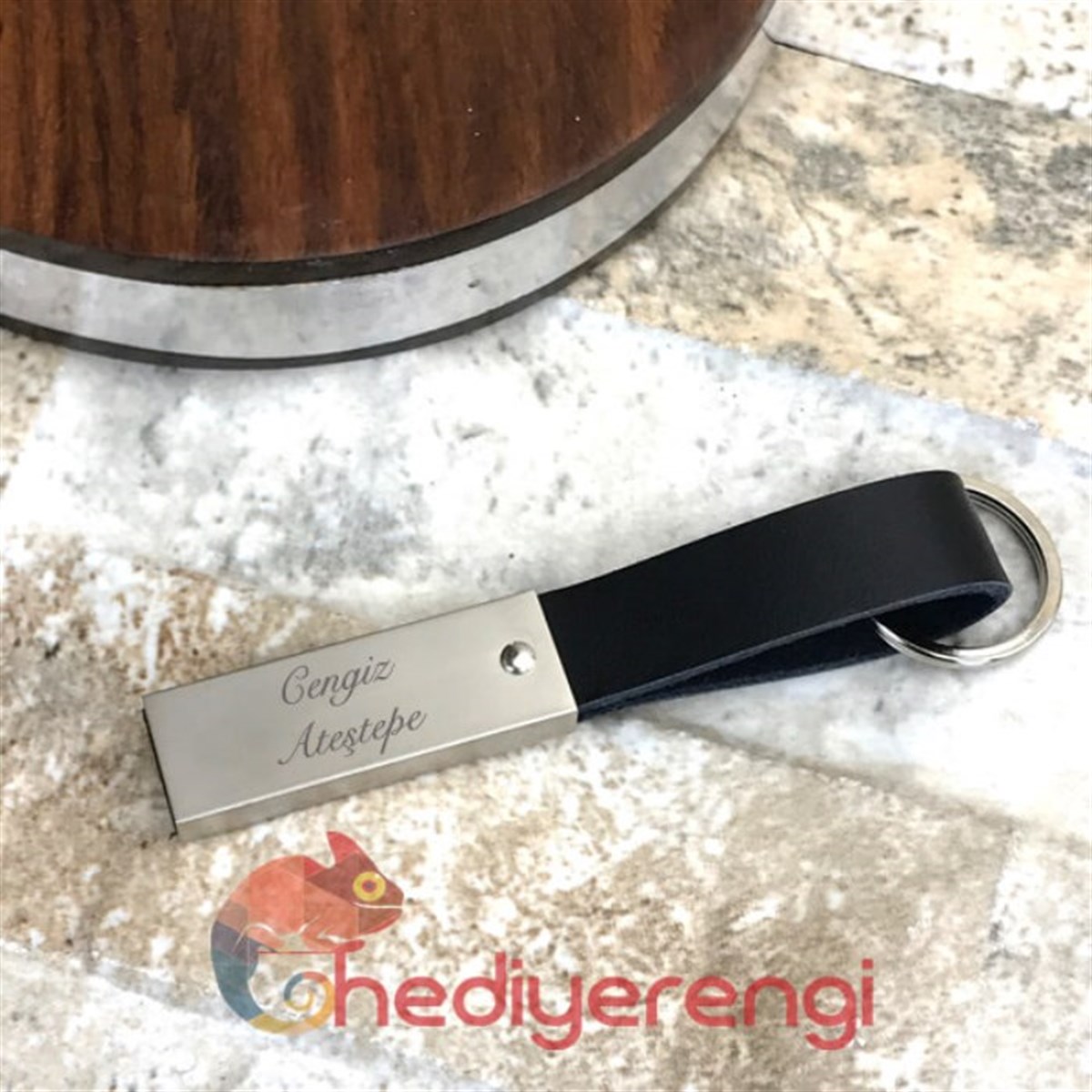İsme Özel Siyah Deri ve Metal Ayrıntılı Tasarım Usb Bellek 8 GB