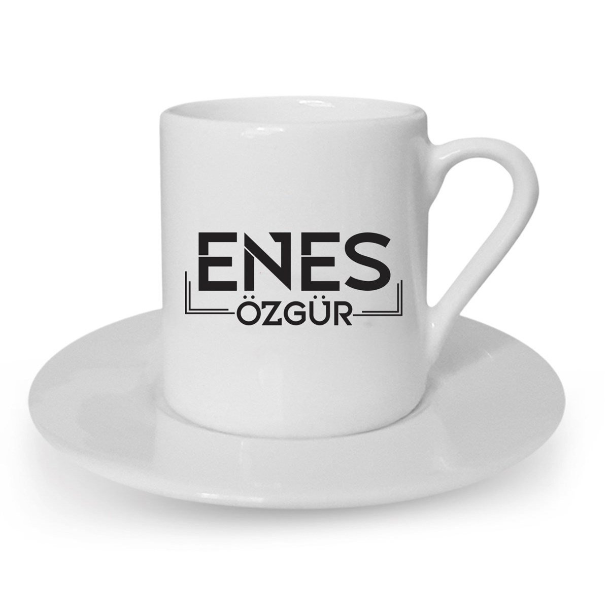 İsme Özel Türk Kahvesi Fincanı Seti  Kişiye özel hazırlanan fincan siz ve sevdiklerinize sunuluyor.  Ürün Özellikleri:  Fincan 1. sınıf seramik malzemeden üretilmiştir.  Fincan üzerine süblimasyon baskı yapılmaktadır.  Bardağın ön ve arka yüzüne baskı yap