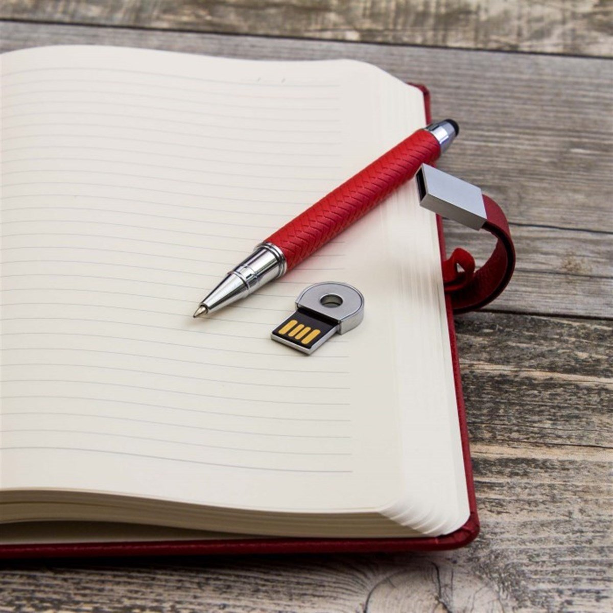 İsme Özel Usb'li Defter ve Lüx Roller Kalem Seti Tasarım Kutulu