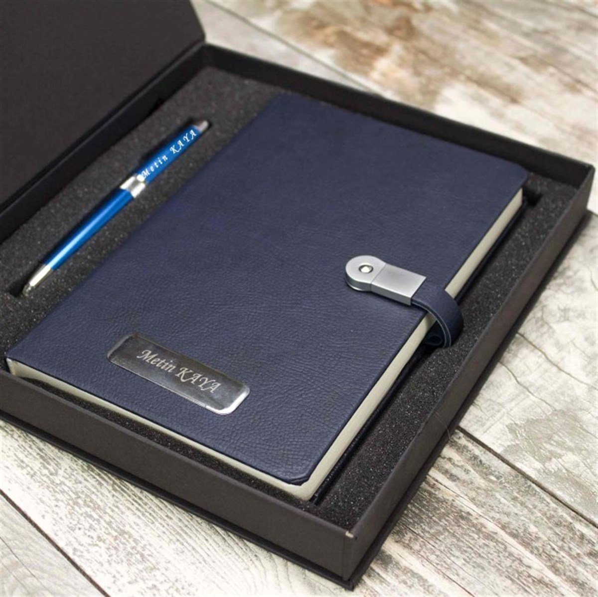 İsme Özel Usb'li Defter ve Lüx Roller Kalem Seti Tasarım Kutulu
