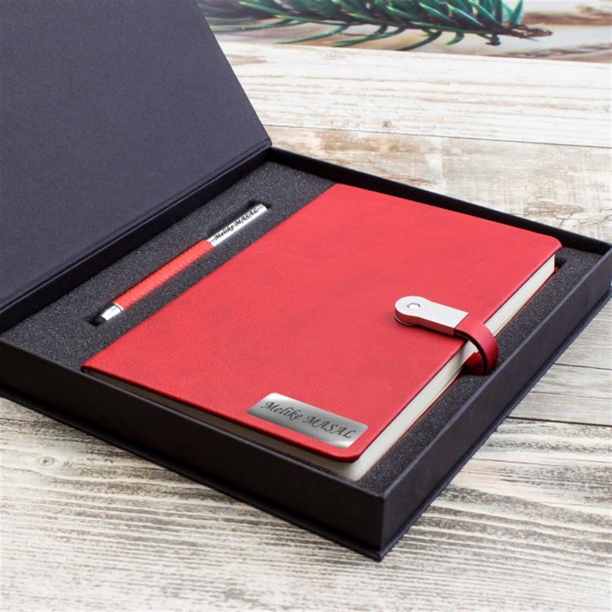 İsme Özel Usb'li Defter ve Lüx Roller Kalem Seti Tasarım Kutulu