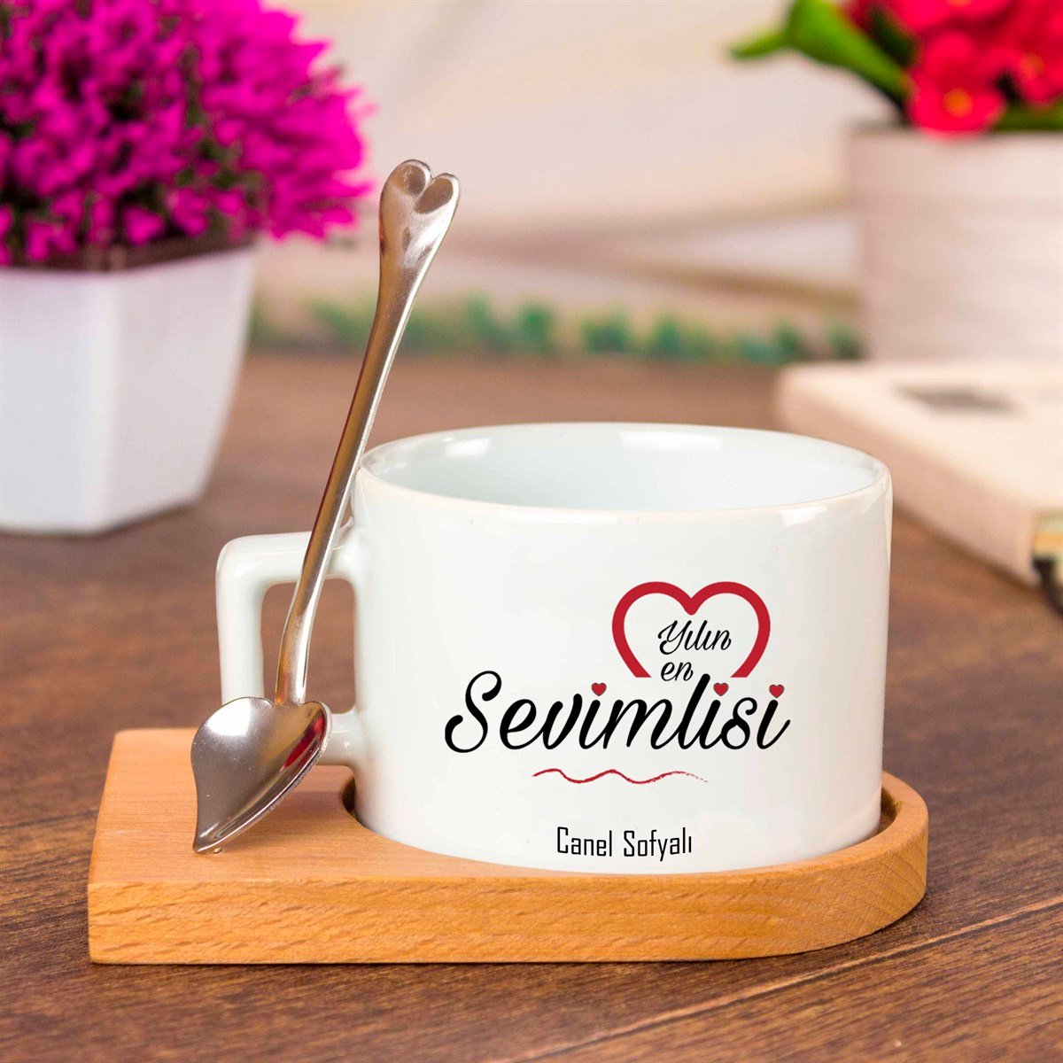 İsme Özel Yılın En Sevimlisi Temalı Ahşap Tepsili Kahve Çay Fincanı Seti