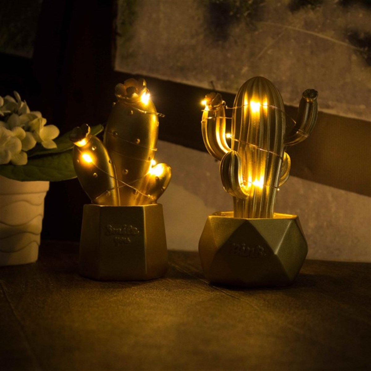 Kaktüs Tasarımlı Ledli Gece Lambası - Gold