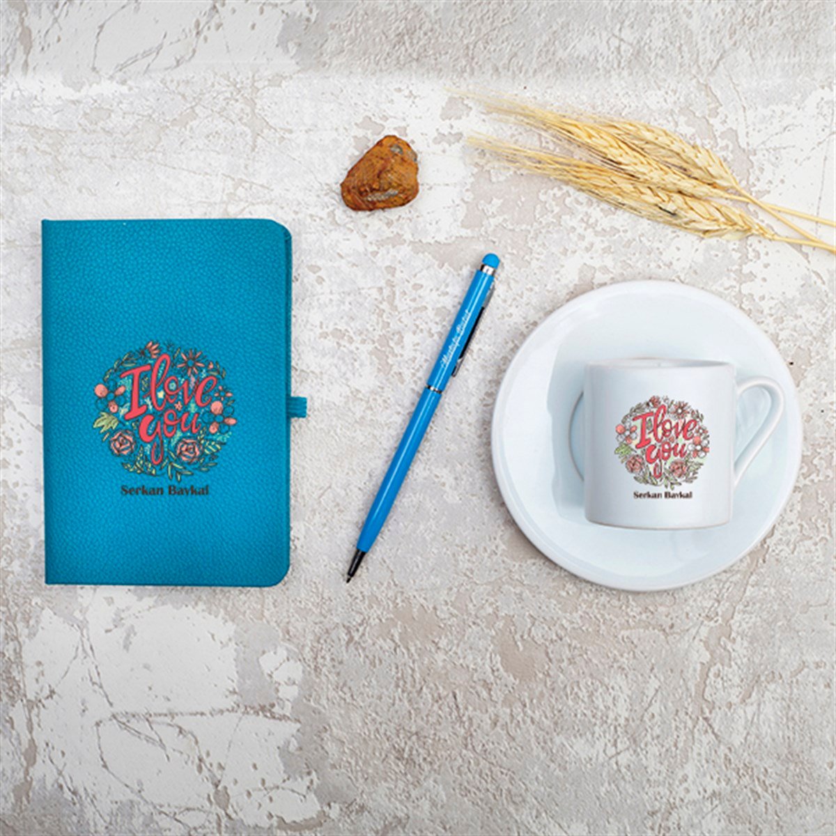 Kişiye Özel Defter Fincan ve Kalem Seti Hediye Kutusu - Çiçek Detaylı  I Love You Baskılı
