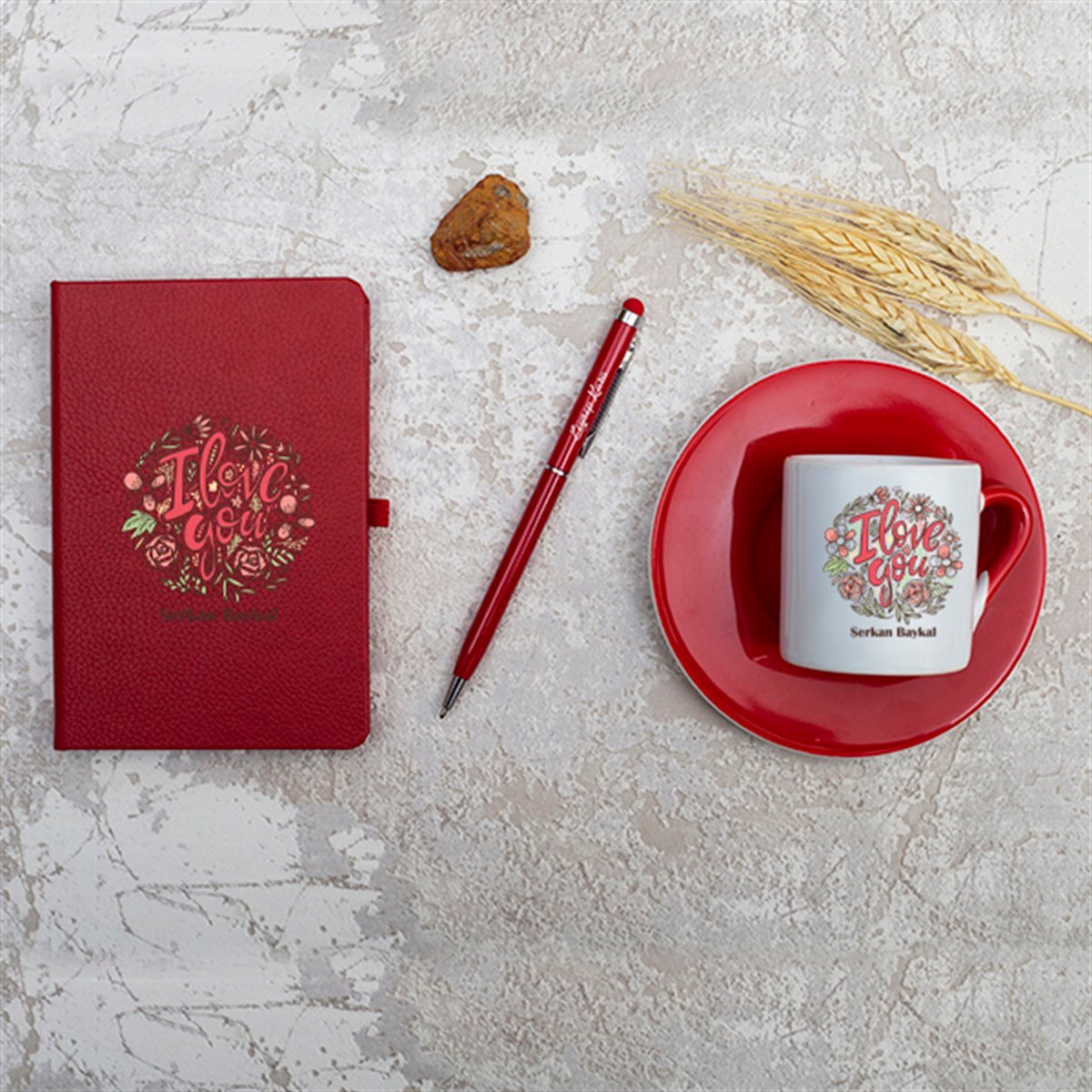 Kişiye Özel Defter Fincan ve Kalem Seti Hediye Kutusu - Çiçek Detaylı  I Love You Baskılı