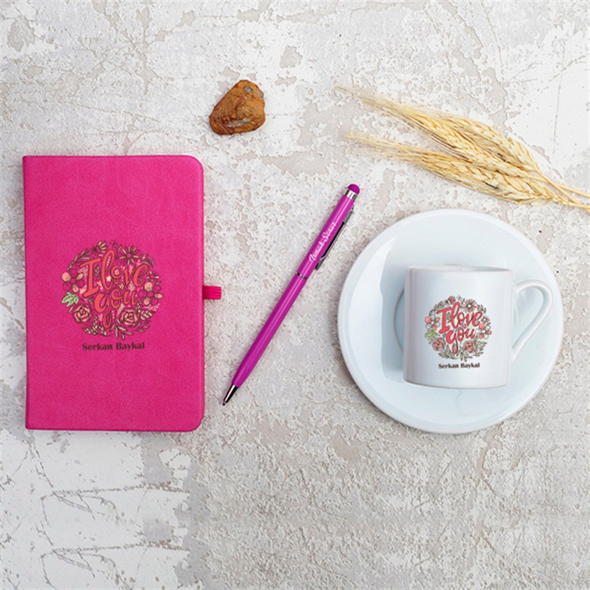 Kişiye Özel Defter Fincan ve Kalem Seti Hediye Kutusu - Çiçek Detaylı  I Love You Baskılı