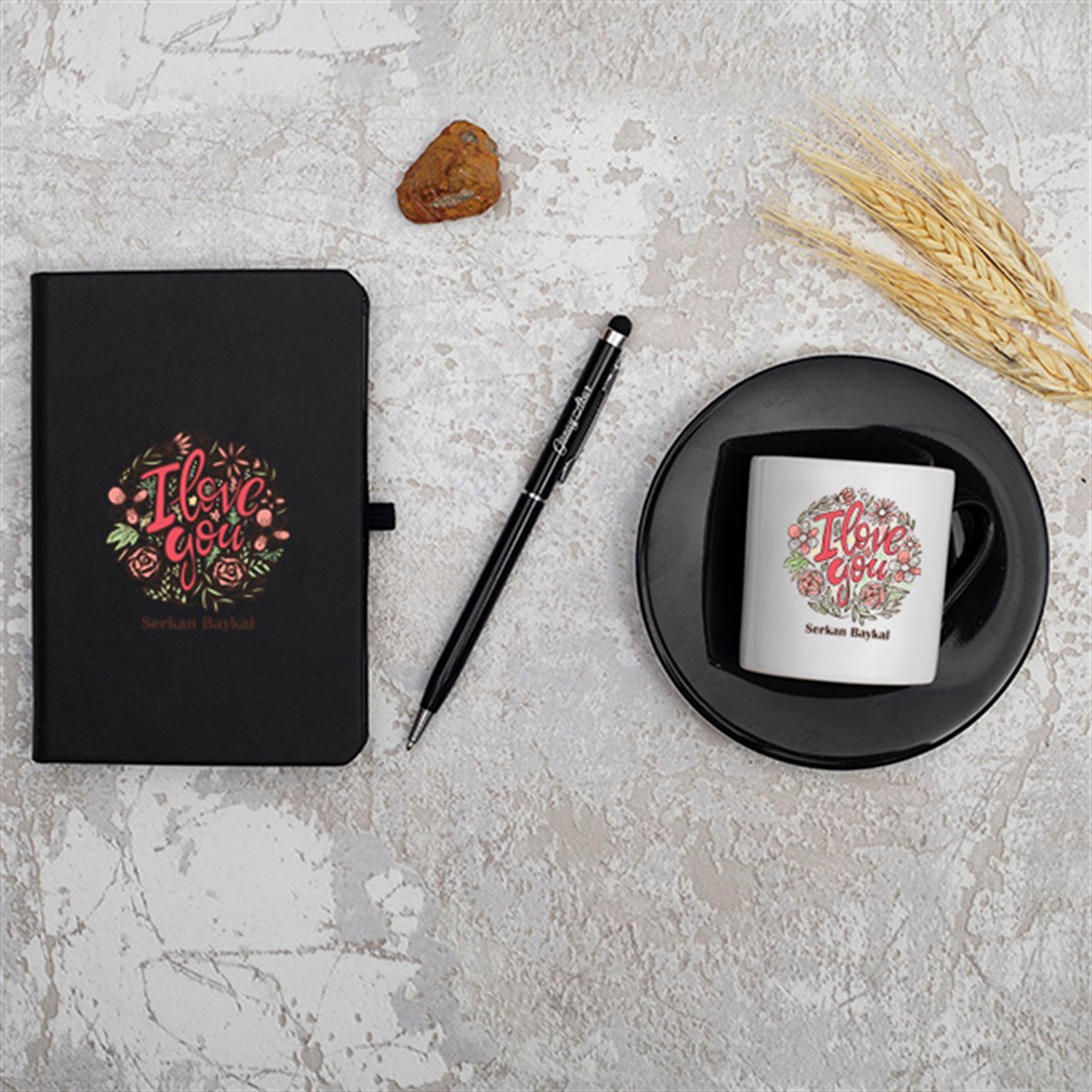 Kişiye Özel Defter Fincan ve Kalem Seti Hediye Kutusu - Çiçek Detaylı  I Love You Baskılı