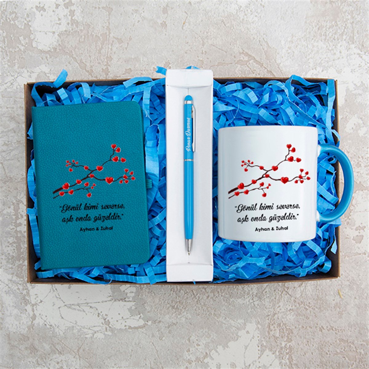 Kişiye Özel Defter Kupa ve Kalem Seti Hediye Kutusu - Kalpli Ağaç Dalı Baskılı