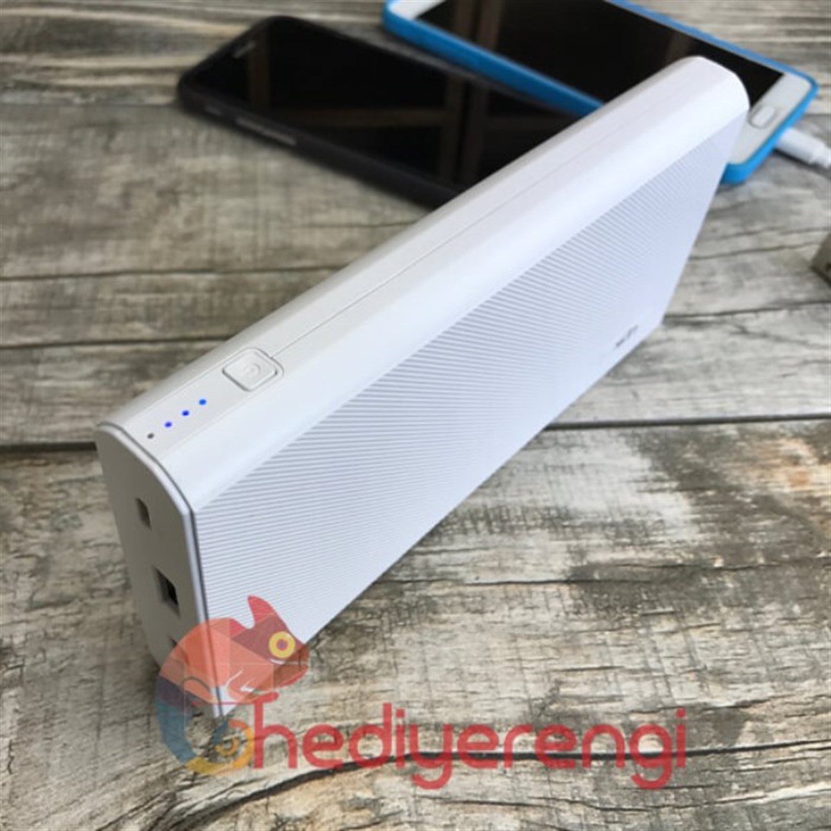 Link Marka 20000 Mah. Işıklı Göstergeli Powerbank Beyaz