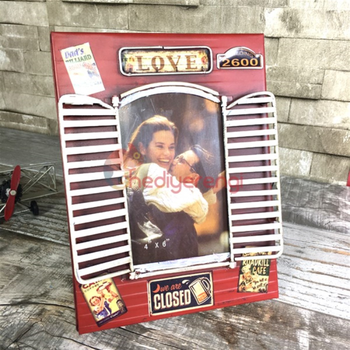 Love Panjur Kırmızı Retro Tasarımlı Resim Çerçevesi