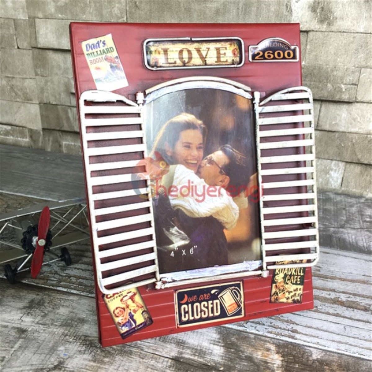 Love Panjur Kırmızı Retro Tasarımlı Resim Çerçevesi