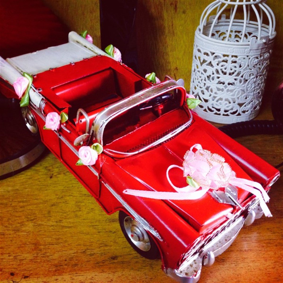Metal Nostaljik Gelin Arabası Chevrolet Kırmızı