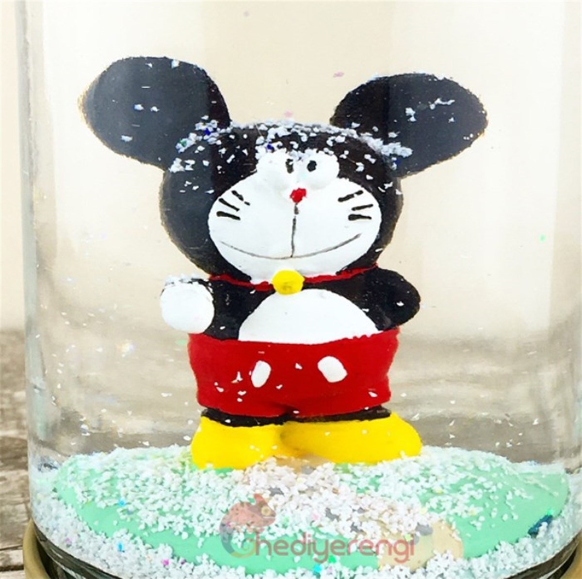 Mickey Mouse Temalı Şişe Tasarımlı Işıklı Su Küresi ve Biblo