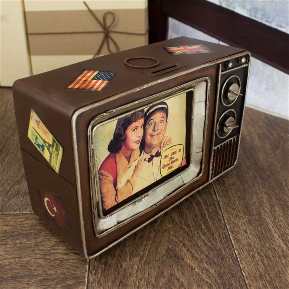 Nostaljik Dekoratif Metal Televizyon Kumbara