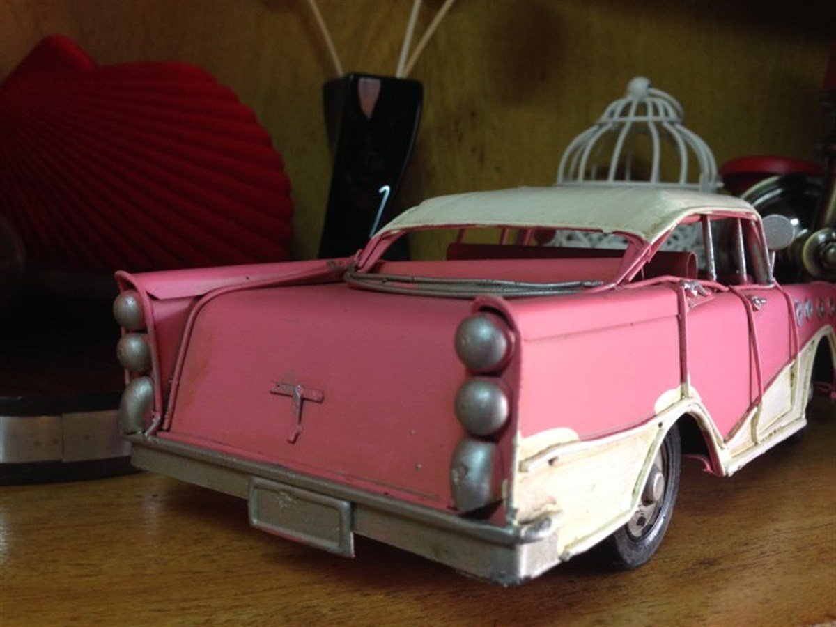 Nostaljik Metal Chevrolet Pembe Büyük Boy