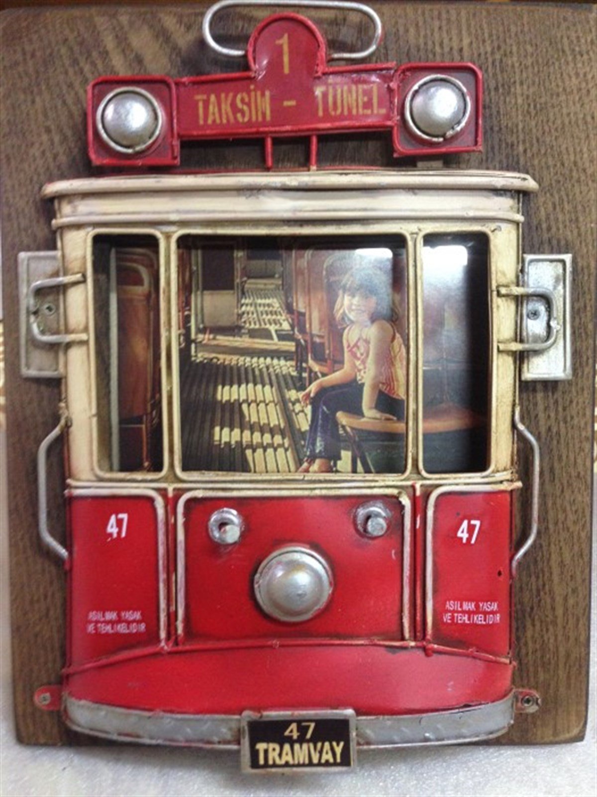 Nostaljik Metal Tramvay Resim Çerçevesi