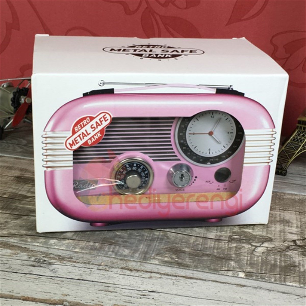 Pembe Radyo​ Tasarımlı Metal Kilitli Kasa Kumbara