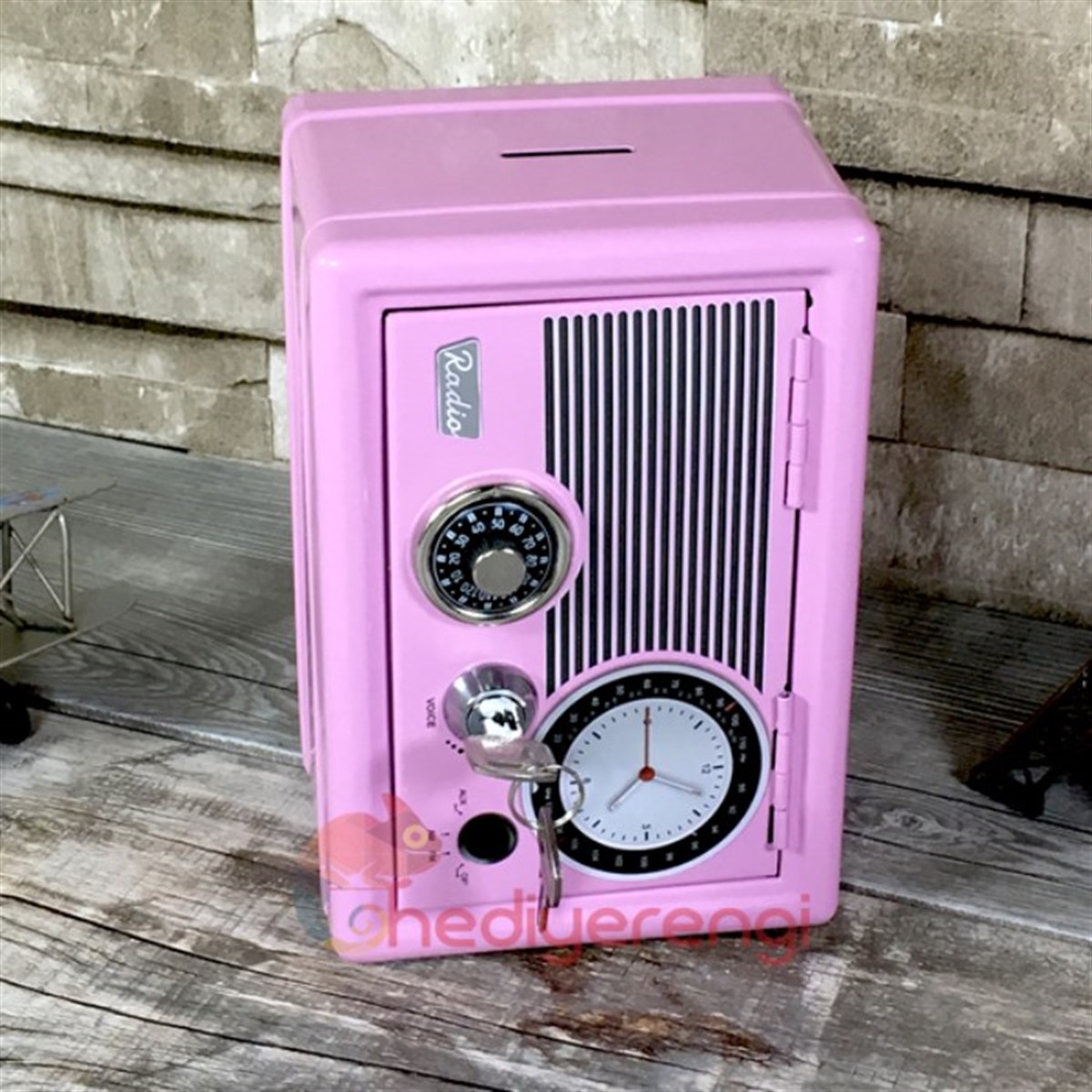 Pembe Radyo​ Tasarımlı Metal Kilitli Kasa Kumbara