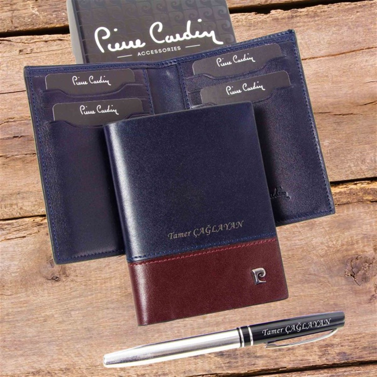 Pierre Cardin İsme Özel Dik Deri Erkek Cüzdanı Lacivert Üzeri Bordo P2835L