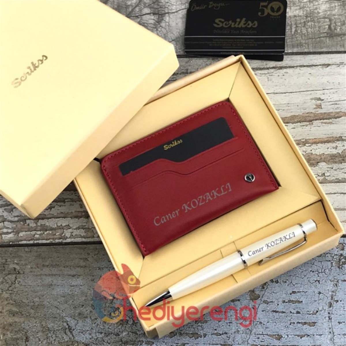 Scrikss İsme Özel Tükenmez Kalem ve Kırmızı Kartlık Seti Unisex
