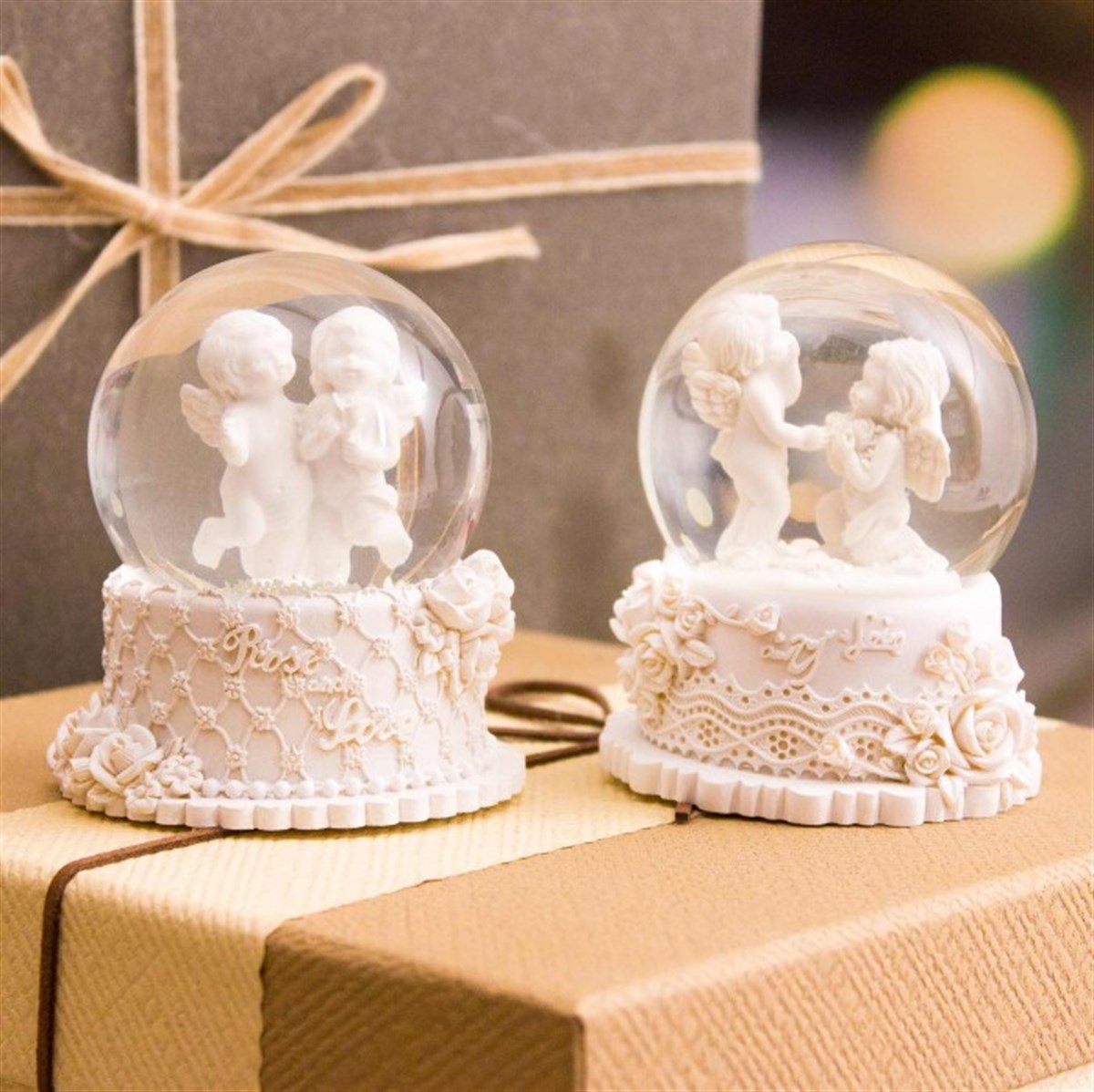 Sevimli Melekler Temalı Işıklı Kar Küresi Küçük Boy
