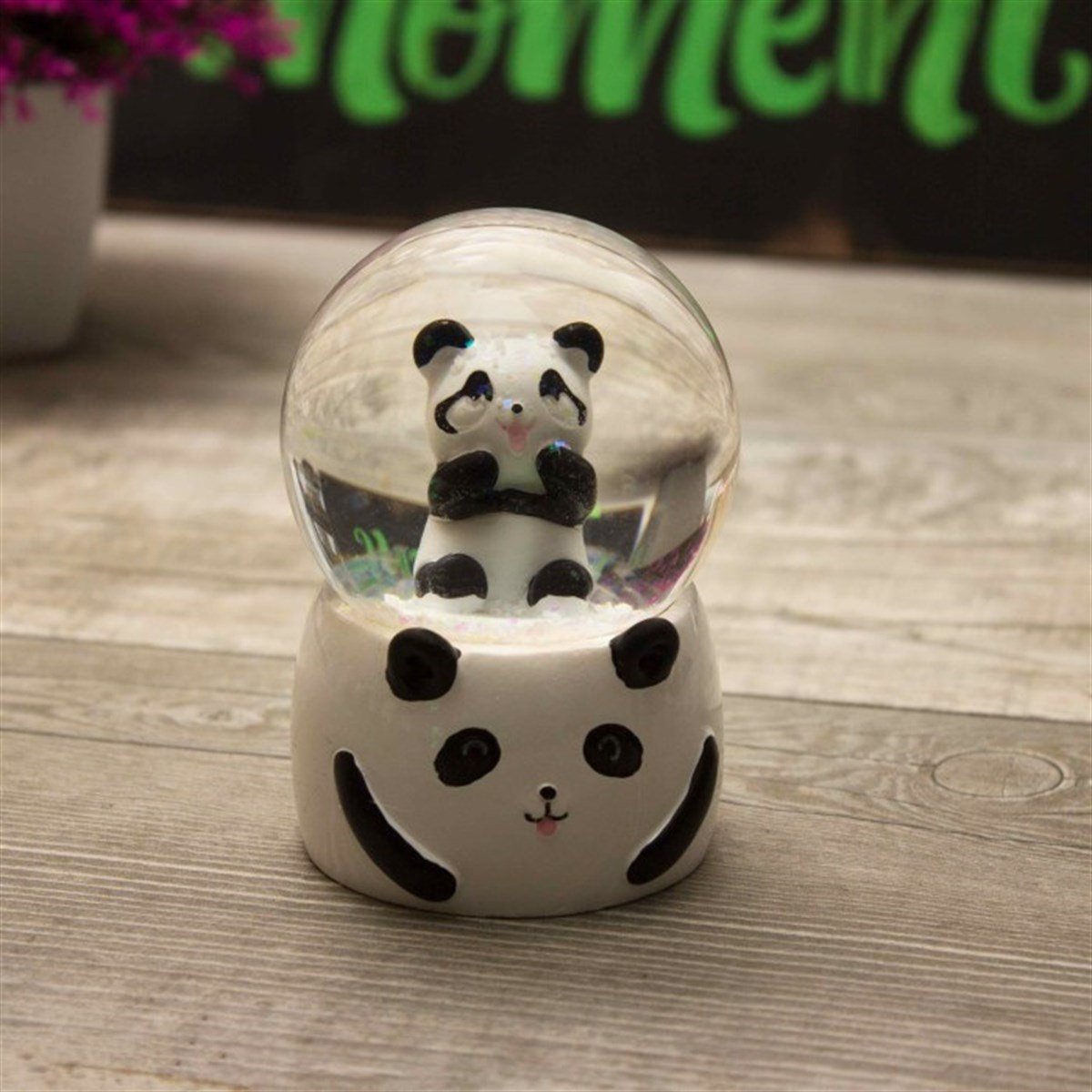 Sevimli Panda Temalı Işıklı Kar Küresi Minik Boy