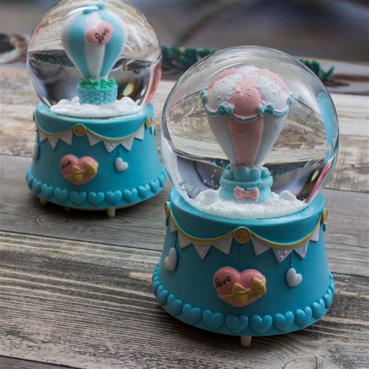 Uçan Balon Temalı Işıklı Kar Küresi ve Müzik Kutusu Püskürtmeli Büyük Boy
