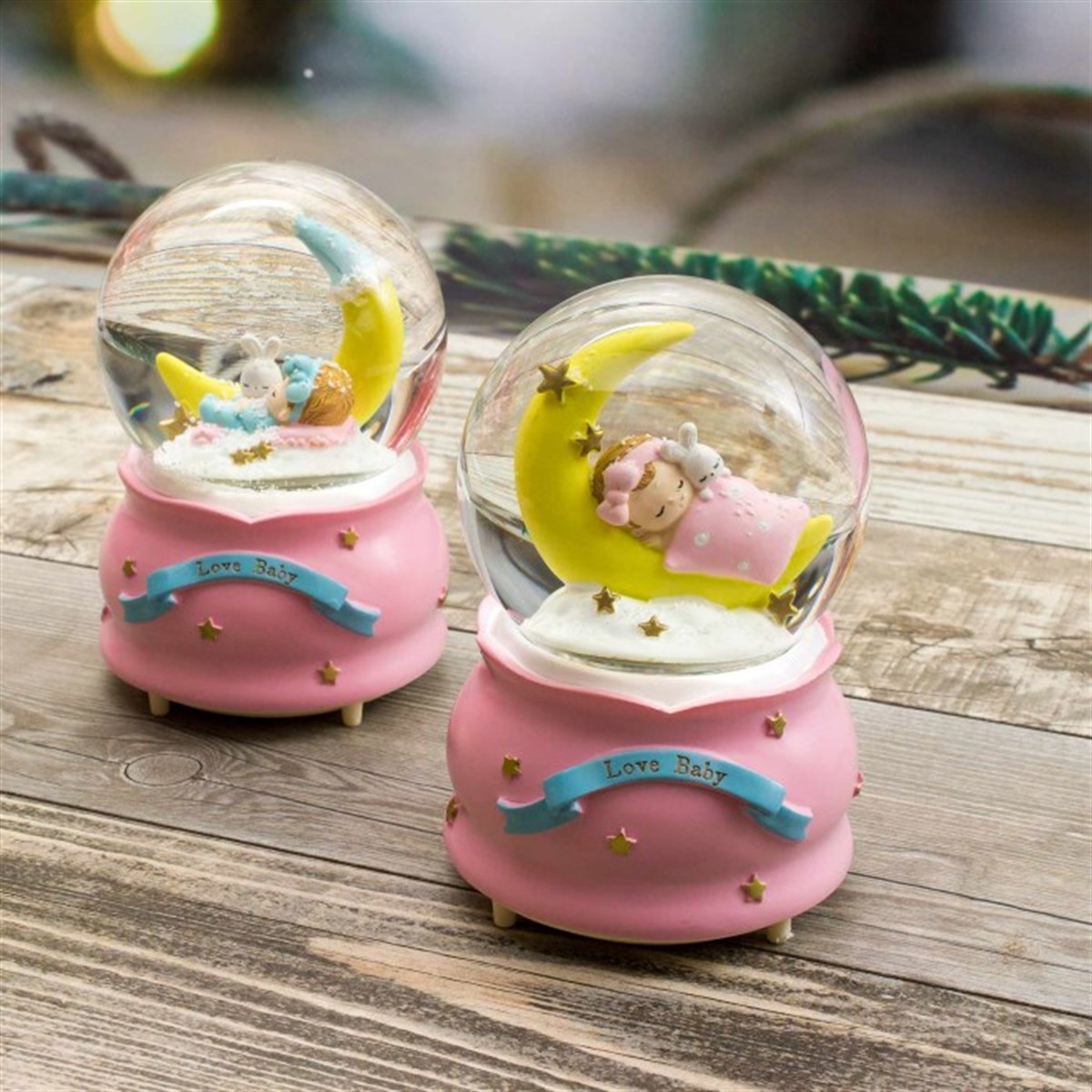 Uyuyan Bebek Temalı Işıklı Kar Küresi ve Müzik Kutusu Püskürtmeli Büyük Boy