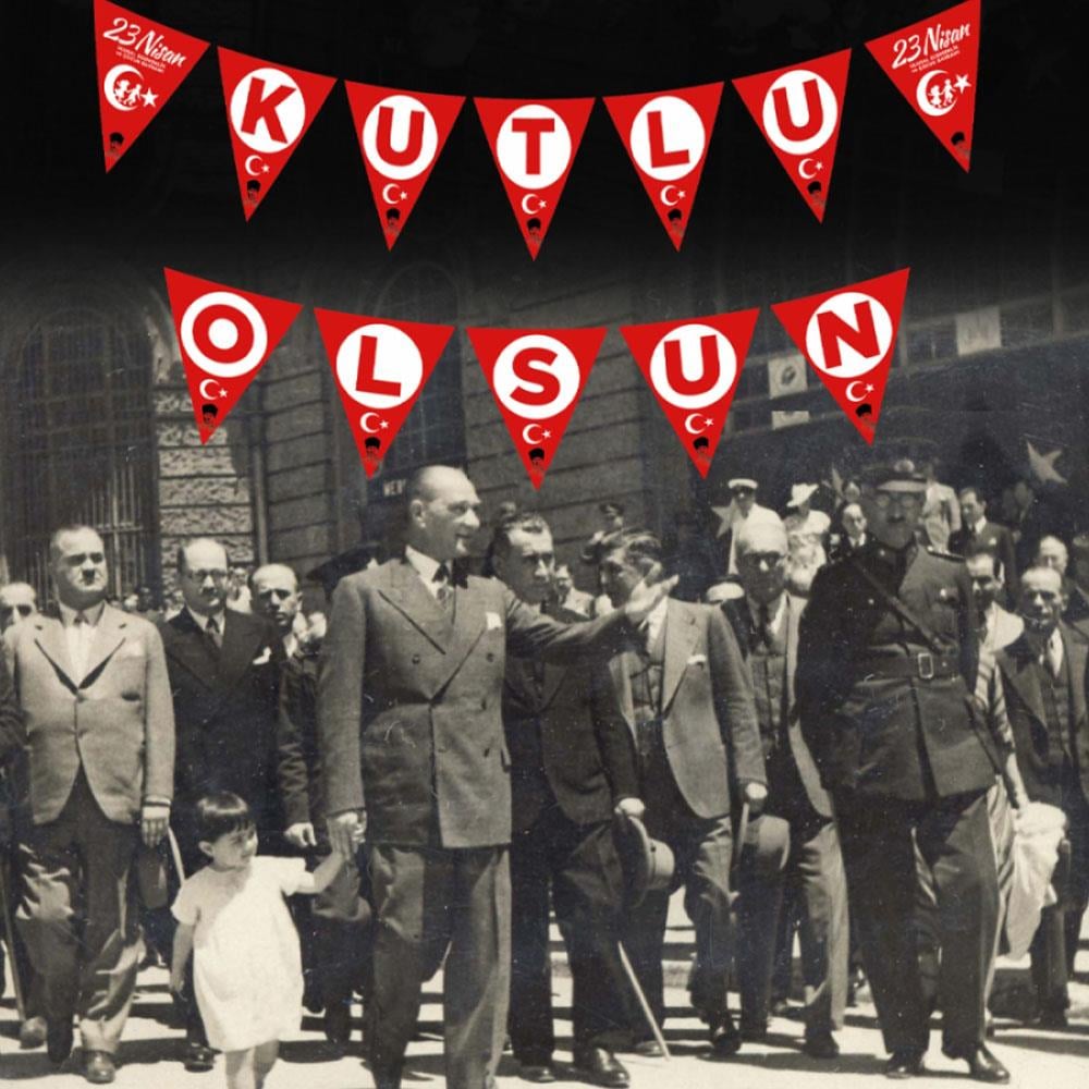 En Güzel Bayram 23 Nisan Üçgen Bayrak Afiş