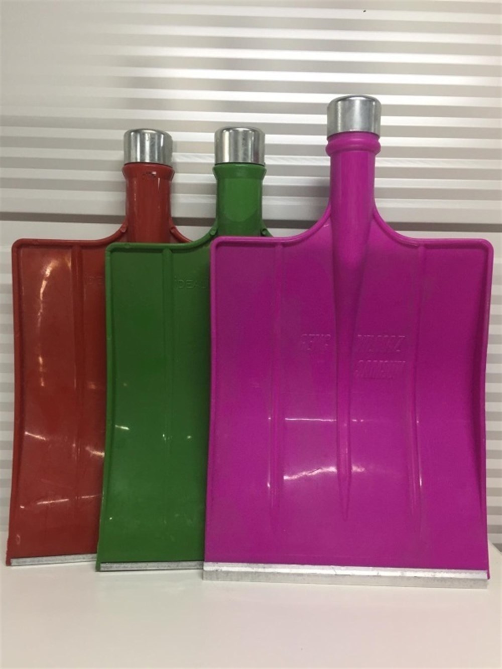 Plastik Kar Küreme Küreği Küçük Metal Uçlu