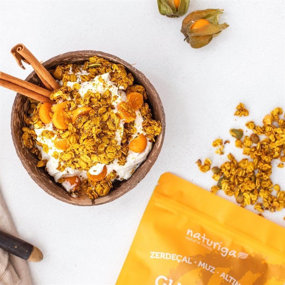 Glutensiz Zerdeçal Altın Çilek Granola 250gr