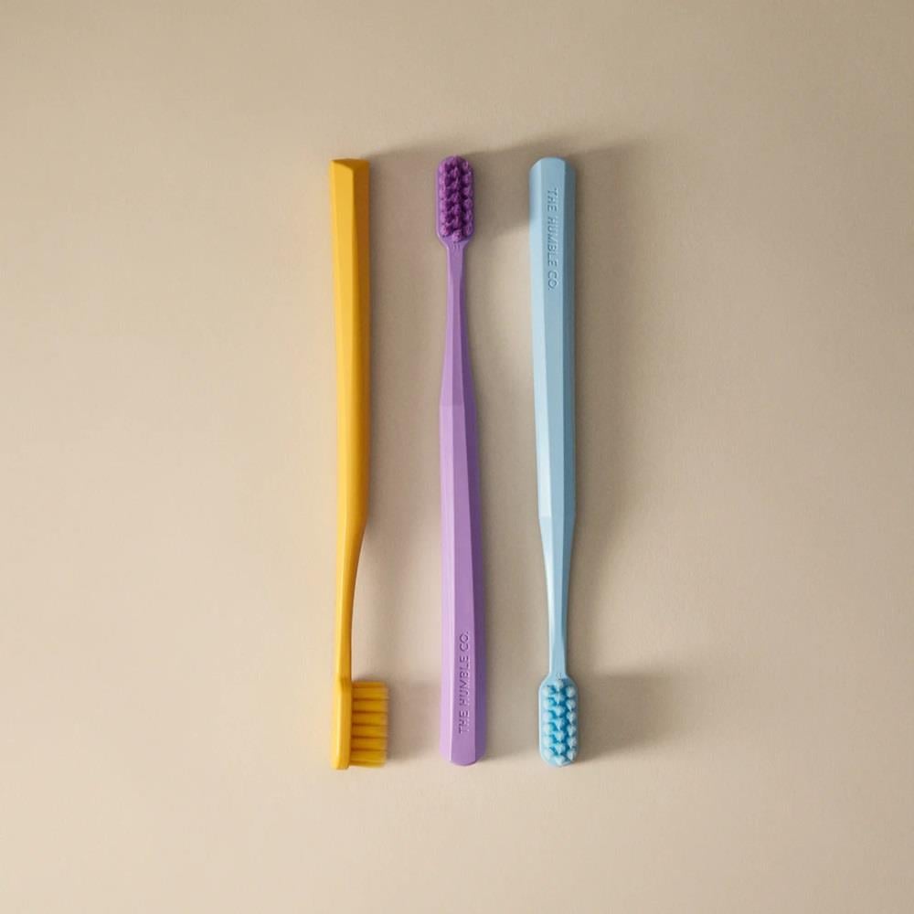 Ekstra Yumuşak Pro Diş Fırçası  - Siyah