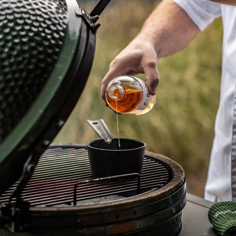 Big Green Egg Döküm Sos Tenceresi ve Marine FırçasıBig Green Egg