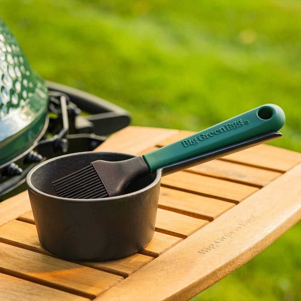 Big Green Egg Döküm Sos Tenceresi ve Marine FırçasıBig Green Egg