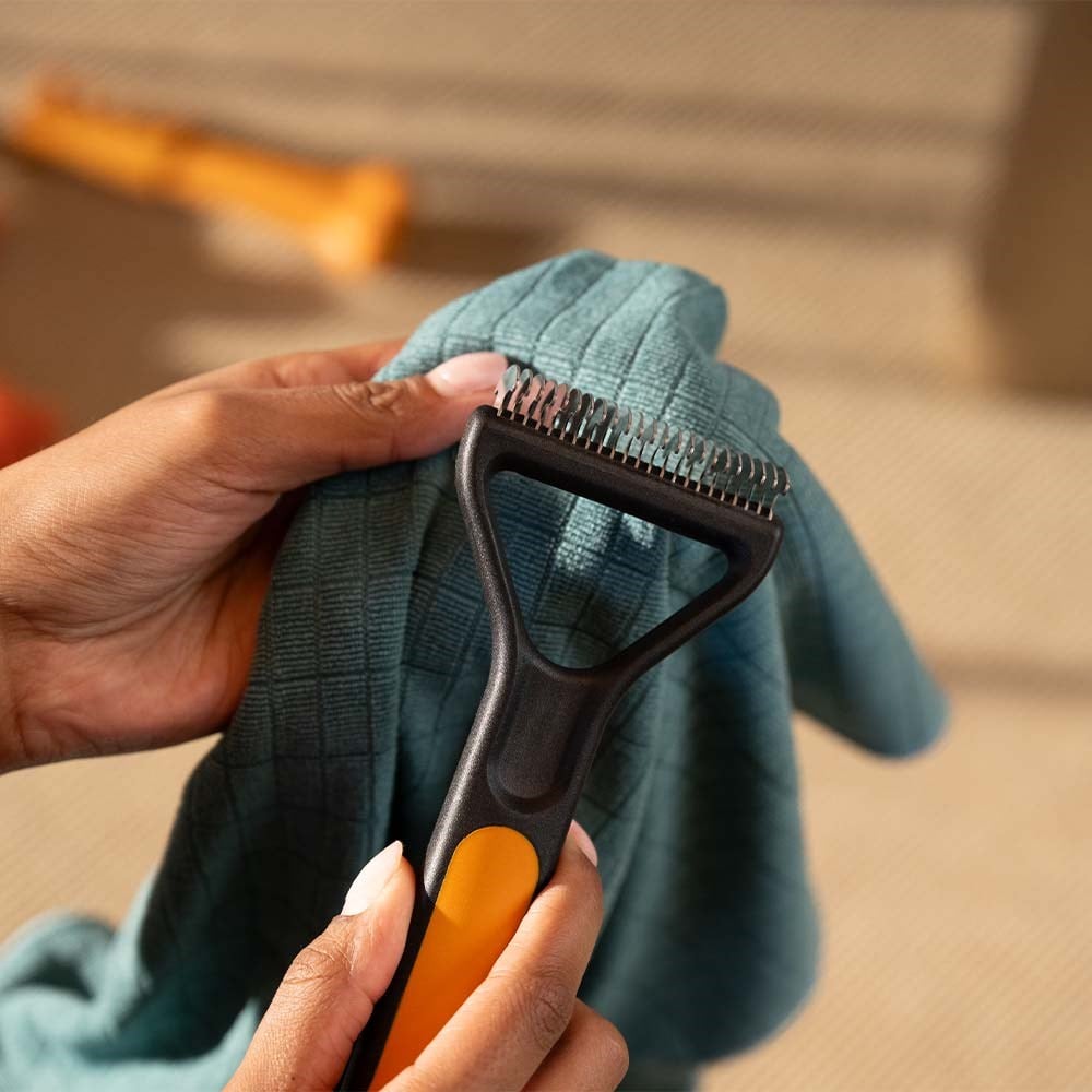 Fiskars Kedi ve Köpek Kıtık Açıcı ve Alt Tüy Toplayıcı TarakFiskars