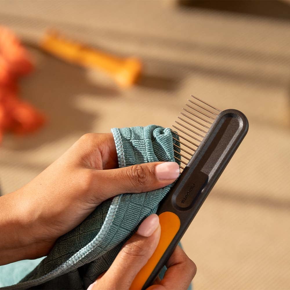 Fiskars Kedi ve Köpek Tüy Açıcı Geniş Dişli TarakFiskars