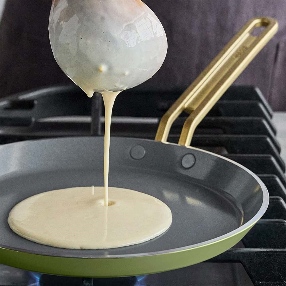 GreenPan Stanley Tucci™ Krep Tavası 25 cm Zeytin YeşiliGreenPan