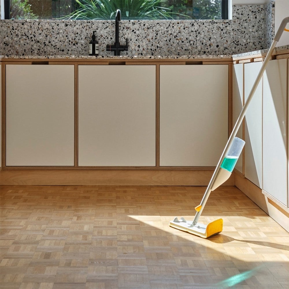 Joseph Joseph CleanTech™ 2'si 1 Arada Sprey MopJoseph Joseph